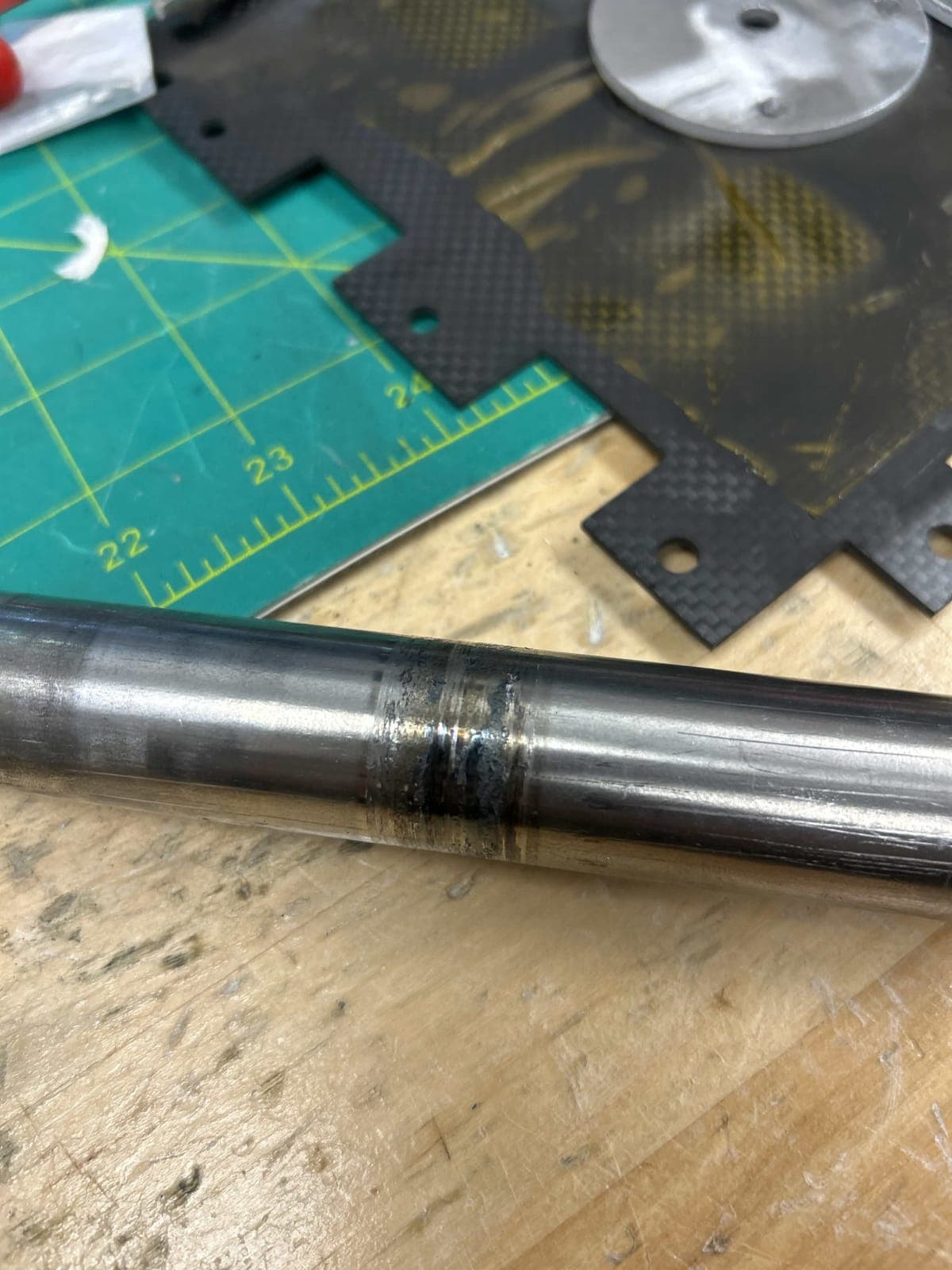 Weapon shaft with bearing marks